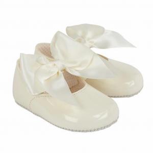 BP025I  Ivory Patent "Bow" Soft Sole Shoe  (0-3)