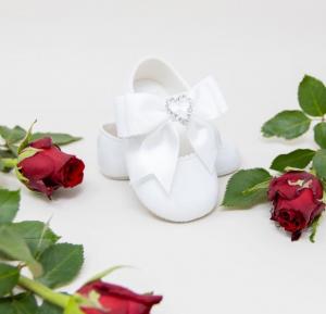 BP062W  White "Bow & Heart" Diamante Shoe  (0-3)